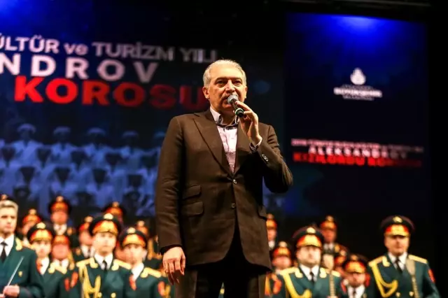 Aleksandrov Rus Kızılordu Korosu Büyükçekmece'de Konser Verdi