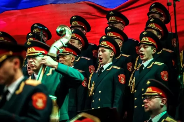 Aleksandrov Rus Kızılordu Korosu Büyükçekmece'de Konser Verdi