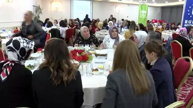 Bursa Büyükşehir Belediye Başkanı Alinur Aktaş 350 Kadına Karanfil Dağıttı Bursa Büyükşehir Belediye Başkanı Alinur Aktaş 350 Kadına Karanfil Dağıttı