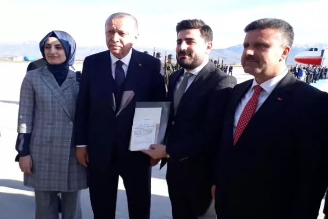 Cumhurbaşkanı Erdoğan,20 Yıl Önceki Mektup Arkadaşıyla Görüştü Cumhurbaşkanı Erdoğan,20 Yıl Önceki Mektup Arkadaşıyla Görüştü