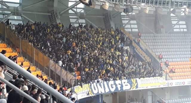 Fenerbahçe Tribünleri Karıştı! Olaya Polis Müdahale Etti