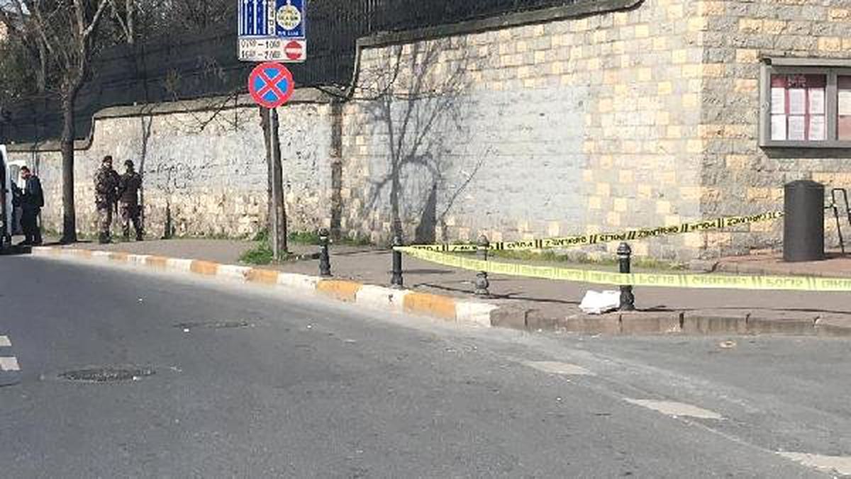 İngiltere Konsolosluğu Önündeki Şüpheli Paketten Lokum Çıktı (1)