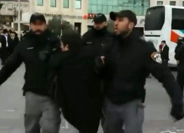 İsrail Polisinden, Kudüs'te Ordu Karşıtı Gösteri Düzenleyen Ortodoks Yahudilerine Sert Müdahale