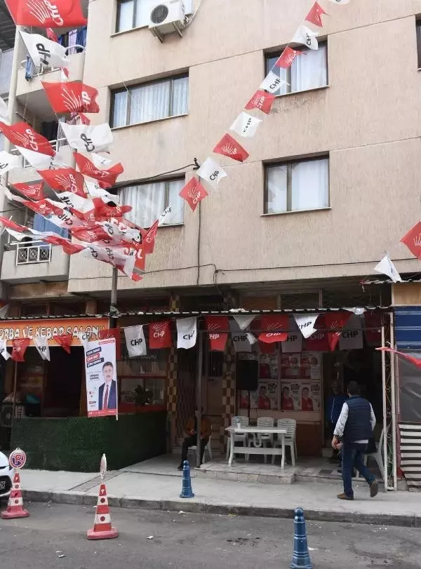 İzmir'de CHP'nin Seçim Bürosuna Ateş Açıldı: 2 Yaralı (4)