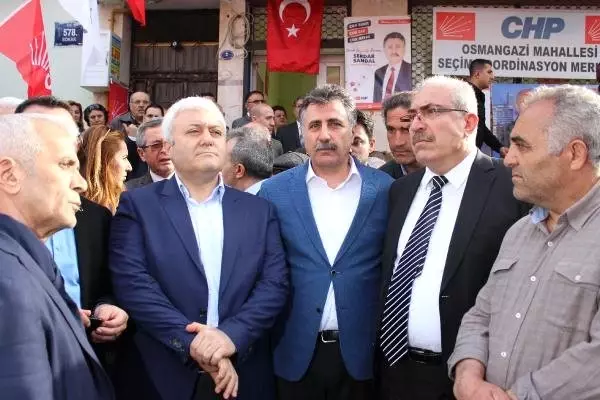 İzmir'de CHP'nin Seçim Bürosuna Ateş Açıldı: 2 Yaralı (4)