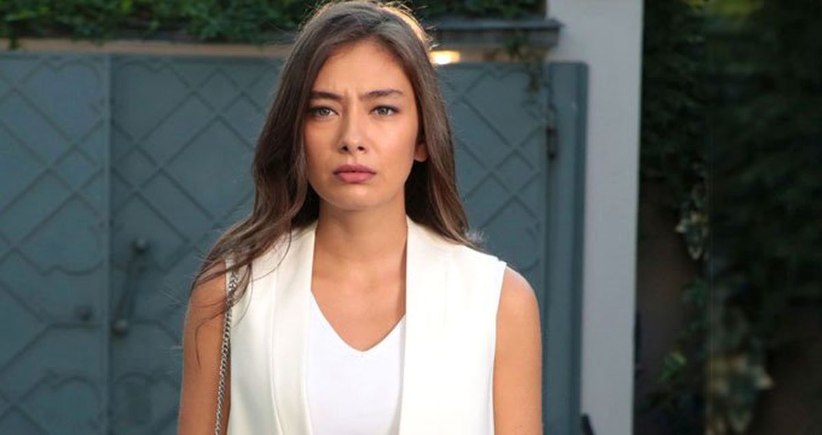 Neslihan Atagül, Cengiz Kurtoğlu'nun Şarkısı İle Kendinden Geçti
