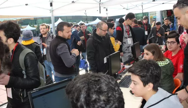 Robolutıon'19'da Robotların Mücadelesi Başladı