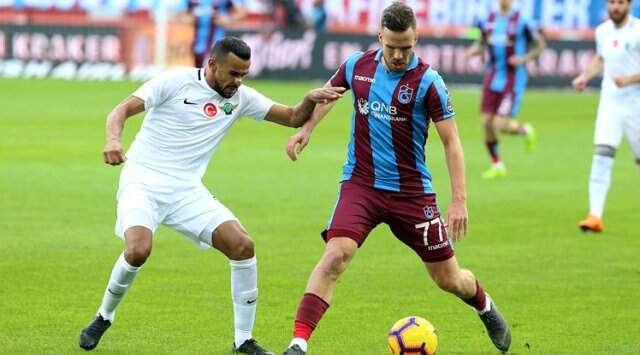 Trabzonspor, Akhisarspor'u 2-1 Mağlup Etti!