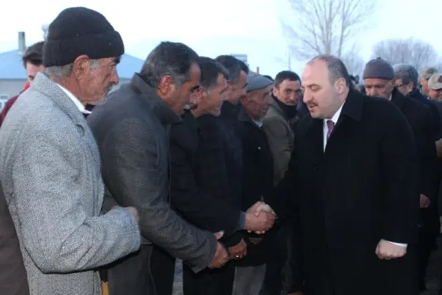 Bakan Varank İki Aşiretin Barış Yemeğine Katıldı Bakan Varank İki Aşiretin Barış Yemeğine Katıldı