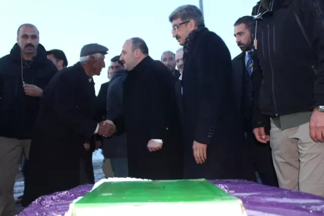 Bakan Varank İki Aşiretin Barış Yemeğine Katıldı Bakan Varank İki Aşiretin Barış Yemeğine Katıldı