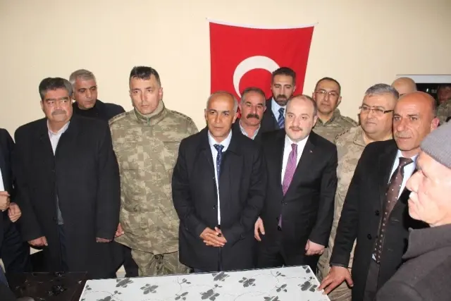 Bakan Varank İki Aşiretin Barış Yemeğine Katıldı Bakan Varank İki Aşiretin Barış Yemeğine Katıldı