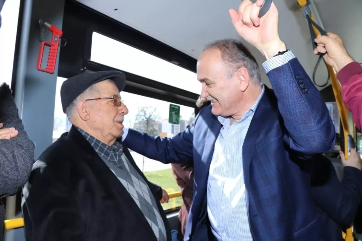Başkan Adayı Özlü, Öğrenciler ile Türkü Söyledi