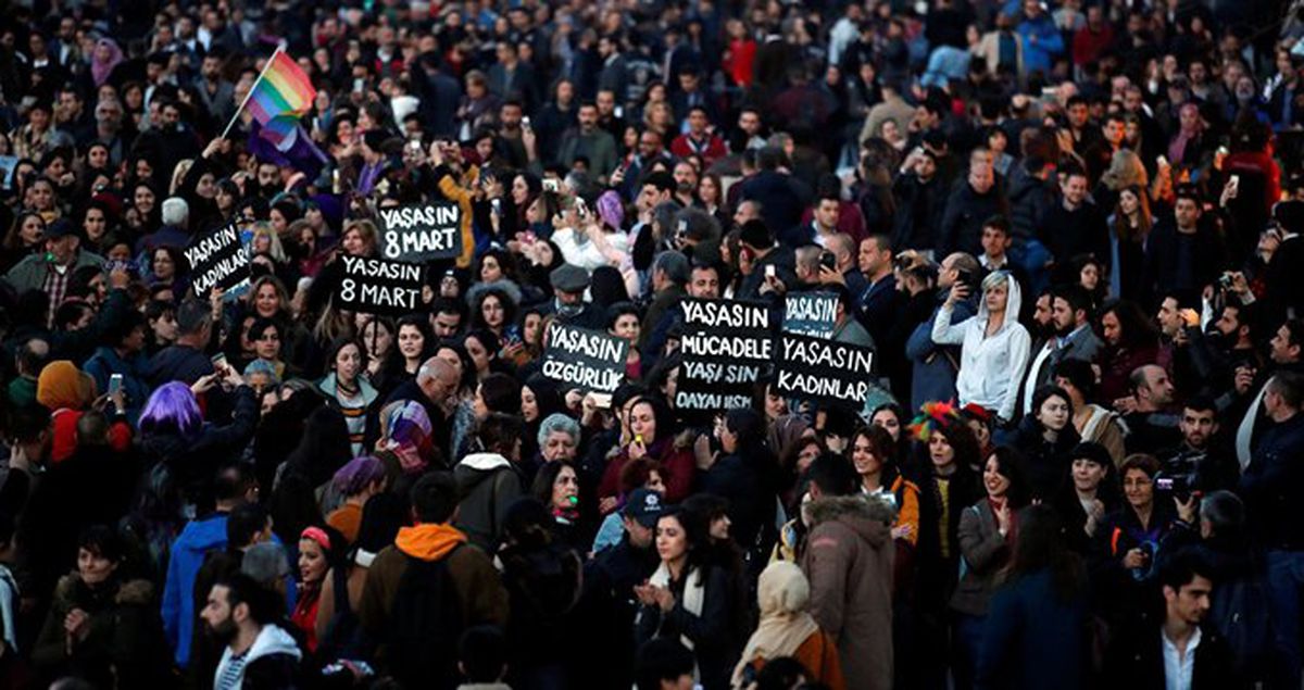 Ezanın Protesto Edildiği İddialarına Feministlerden Cevap Geldi