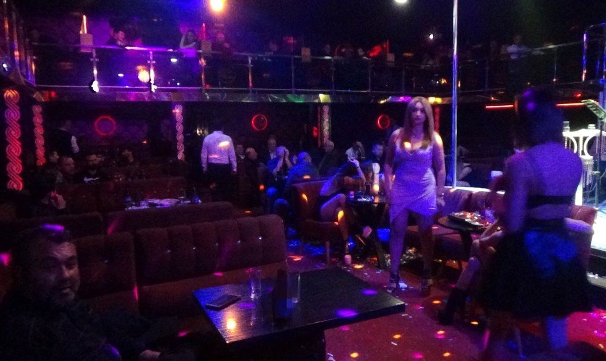 Polis, Gizlice Girdiği Eğlence Merkezlerine Ceza Yağdırdı