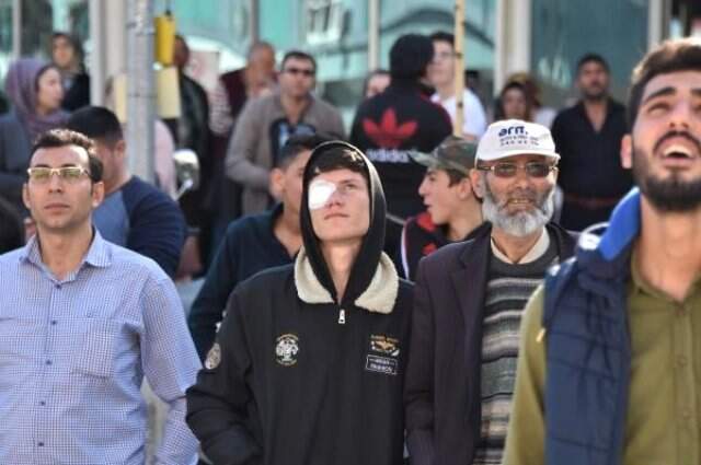 Sevgilisi Tarafından Terk Edilen Genç Adam, Kendisini Jiletleyip Çatıya Çıktı