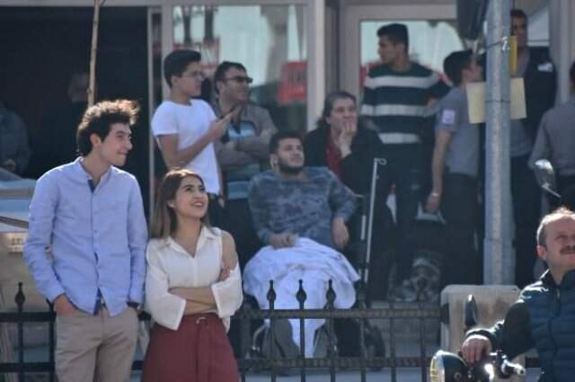 Sevgilisi Tarafından Terk Edilen Genç Adam, Kendisini Jiletleyip Çatıya Çıktı