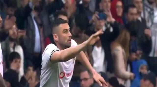 Burak Yılmaz, Attığı Golden Sonra Takımının Gol Yemesini Önledi