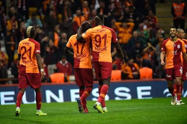 galatasaray-antalyaspor-u-5-0-maglup-etti-11825390_6821_m.jpg