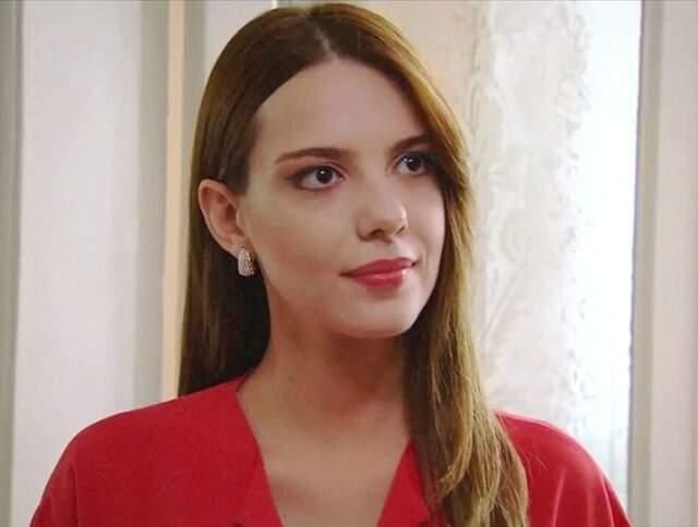 Güzel Oyuncu Selen Soyder, Merdivenden Düşerek Burnunu Kırdı