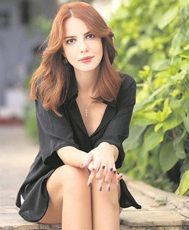 Güzel Oyuncu Selen Soyder, Merdivenden Düşerek Burnunu Kırdı