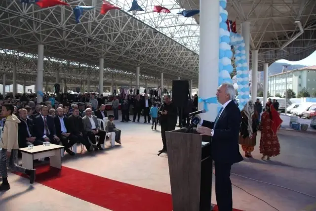 Kütahya'da Pazartesi Pazarı Açıldı Kütahya'da Pazartesi Pazarı Açıldı
