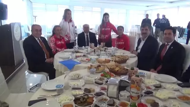 Muşlu Başarılı Atletler, Başarılı Atletler Ödüllendirildi - Muş Muşlu Başarılı Atletler, Başarılı Atletler Ödüllendirildi - Muş