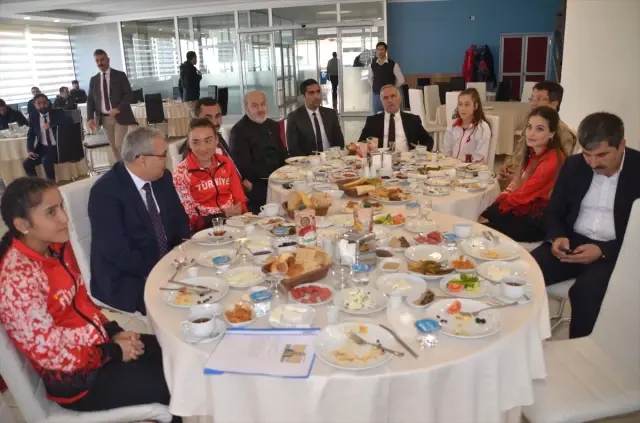 Muşlu Başarılı Atletler, Ödüllendirildi Muşlu Başarılı Atletler, Ödüllendirildi