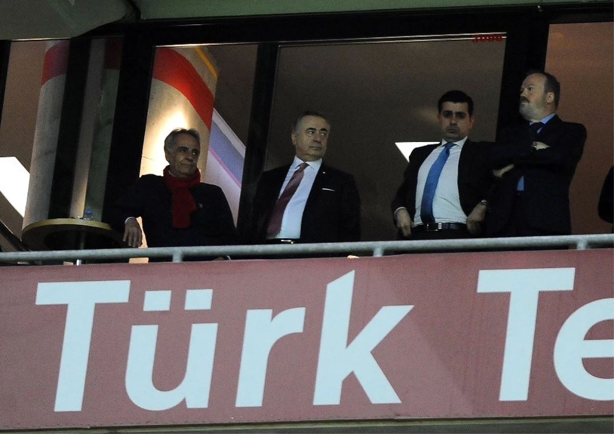Galatasaray Başkanı Mustafa Cengiz Antalyaspor Maçını Locadan Takip