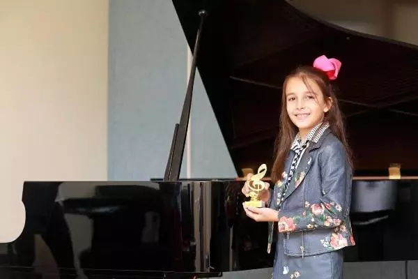 Müziğin 10 Yaşındaki Altın 'Çınar'ı Müziğin 10 Yaşındaki Altın 'Çınar'ı