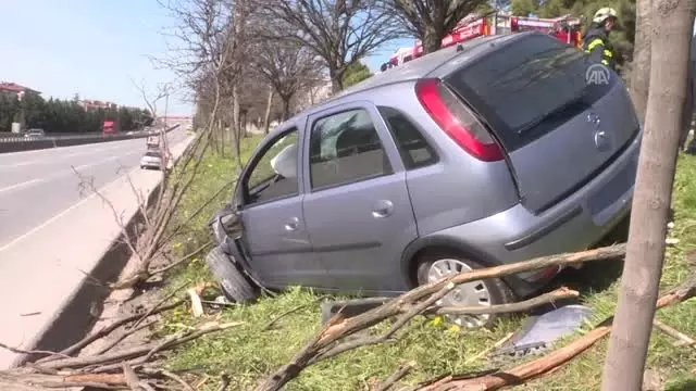 Otomobili Karayoluna Düşmekten Ağaç Kurtardı Otomobili Karayoluna Düşmekten Ağaç Kurtardı