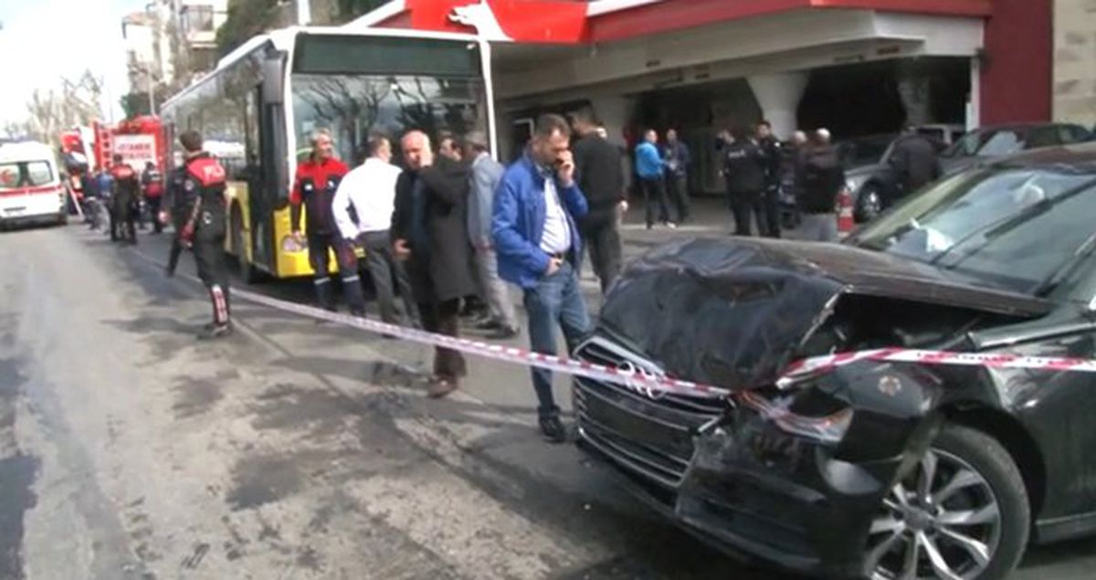 Telefonla Oynayan İETT Sürücüsü, Kazaya Neden Oldu! 1'i Ağır, 5 Yaralı
