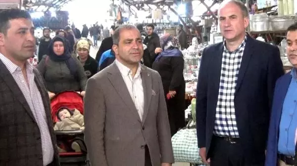 Alaşehir'de Pazar Yerinde Birden İstiklal Marşı Çalındı