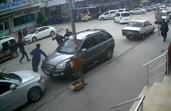 Eşinin Çalıştığı İş Yeri Önünde Kendini Yakmaya Kalktı