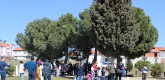 Eşme'de İlkokul Öğrencileri Ağaç Dikti, Kuş Yuvası Astı