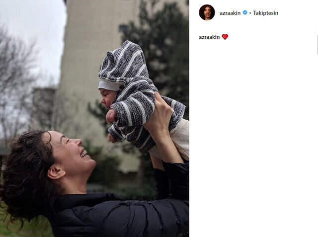 Geçtiğimiz Aylarda Doğum Yapan Azra Akın, Bebeğiyle Birlikte Poz Verdi!