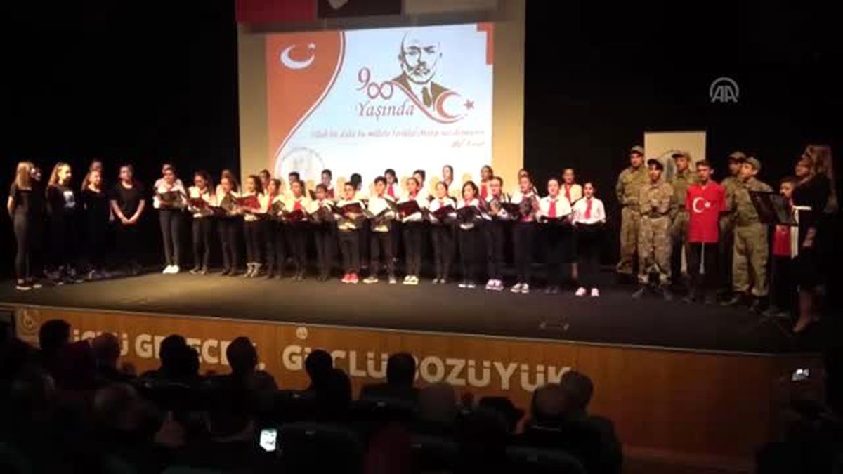 İstiklal Marşı'nı Okuyan Japon Öğrenci Ayakta Alkışlandı
