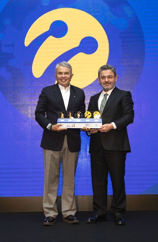 Kuruluşundan Bu Yana Turkcell�i Plaket Ekonomi Haberleri