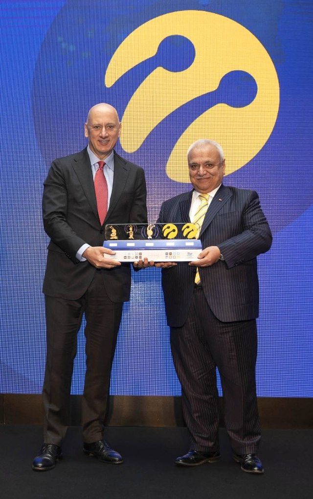 Kuruluşundan Bu Yana Turkcell�i Plaket Ekonomi Haberleri