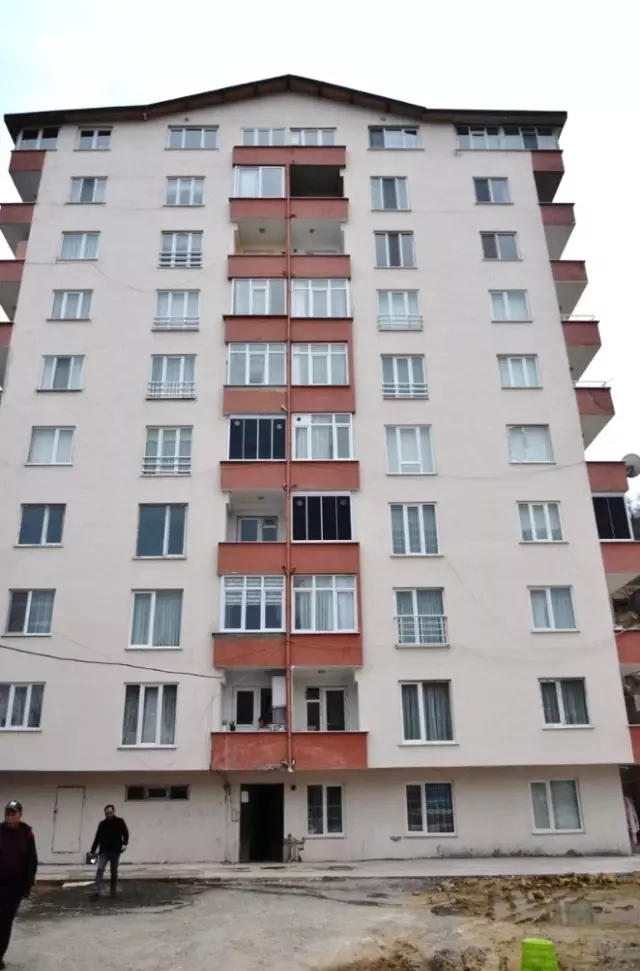 Ordu'da 10 Katlı Bir Apartman Çökme Tehlikesine Karşı Boşaltıldı