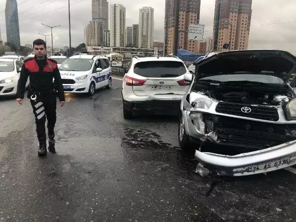 Ataşehir Tem Otoyolunu Kilitleyen Zincirleme Kaza