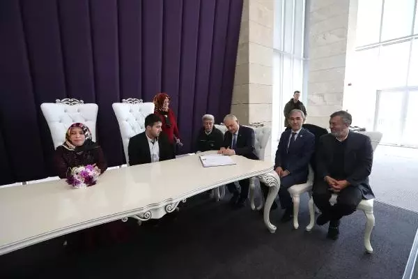Binali Yıldırım Nikah Şahitliği Yaptı