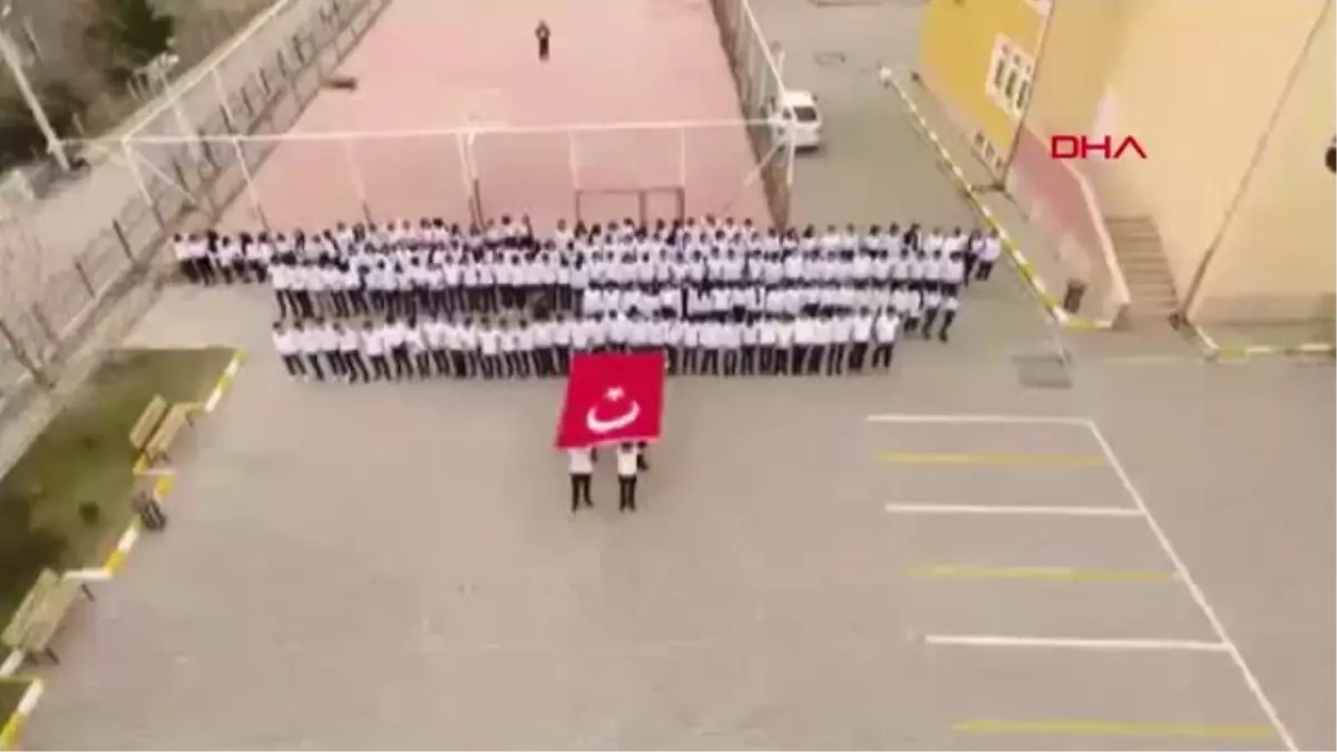 Elazığ'da 250 Öğrenciyle 'Ay- Yıldız' Koreografisi