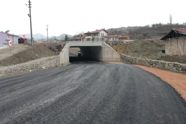 Eskigediz'de Sıcak Asfalt Çalışmaları Eskigediz'de Sıcak Asfalt Çalışmaları