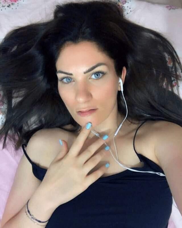 İş Adamı Sandığı Sevgilisi Tarafından Hamileyken Terk Edilen Oyuncu Berrak Onay, İlk Kez Konuştu