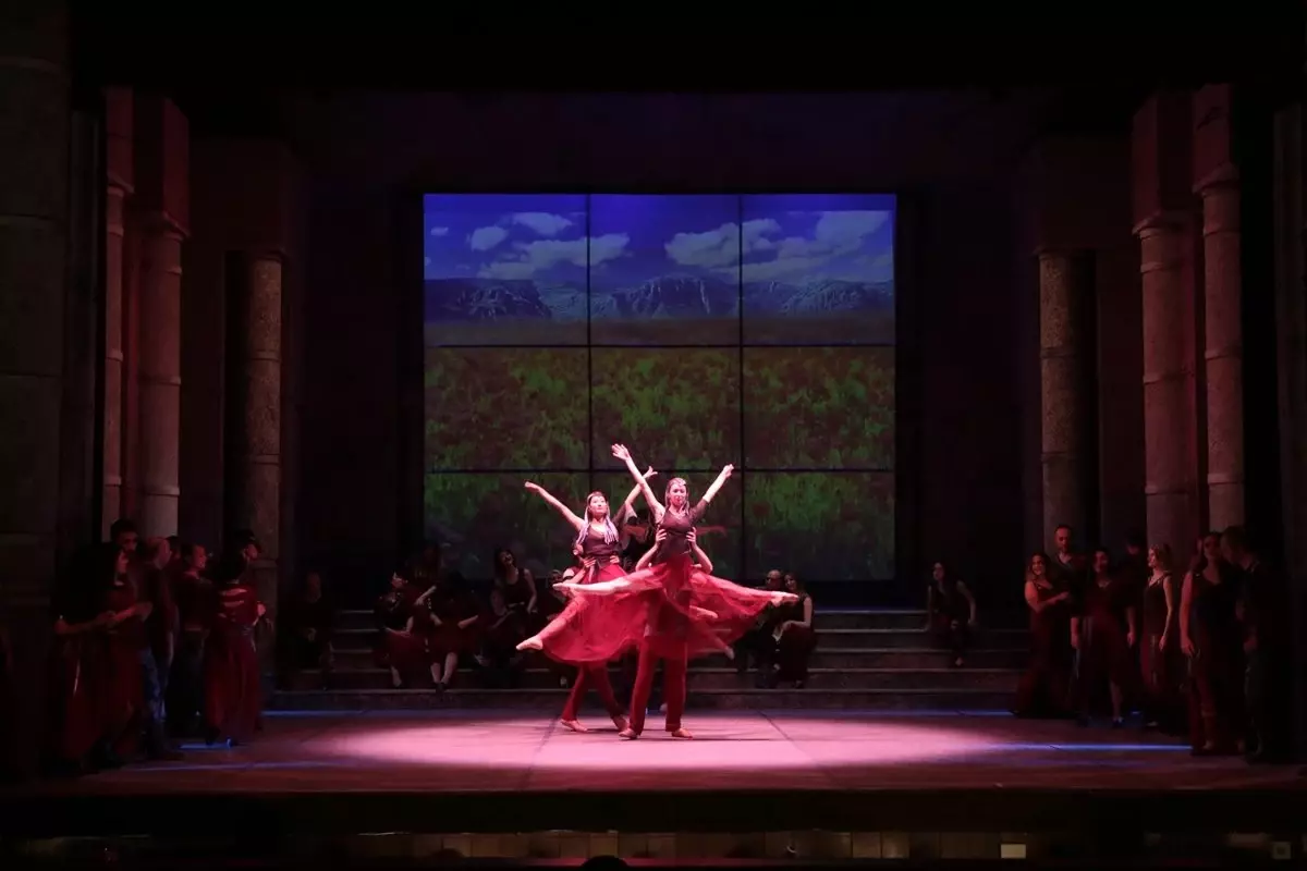 Mdob 'Carmina Burana'Yı Sahneleyecek