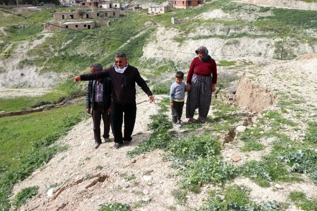 Mersin'de Korkutan Çatlaklar