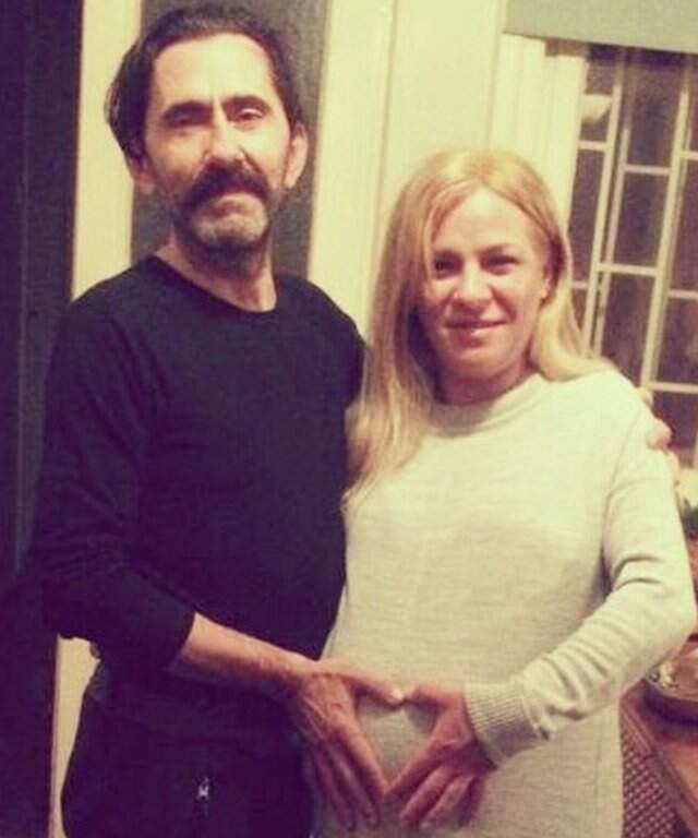 Peker Açıkalın'dan 'Nikahsız Baba Oldu' Eleştirilerine Olay Cevap: Meraklılarına, Tüm Sülaleme