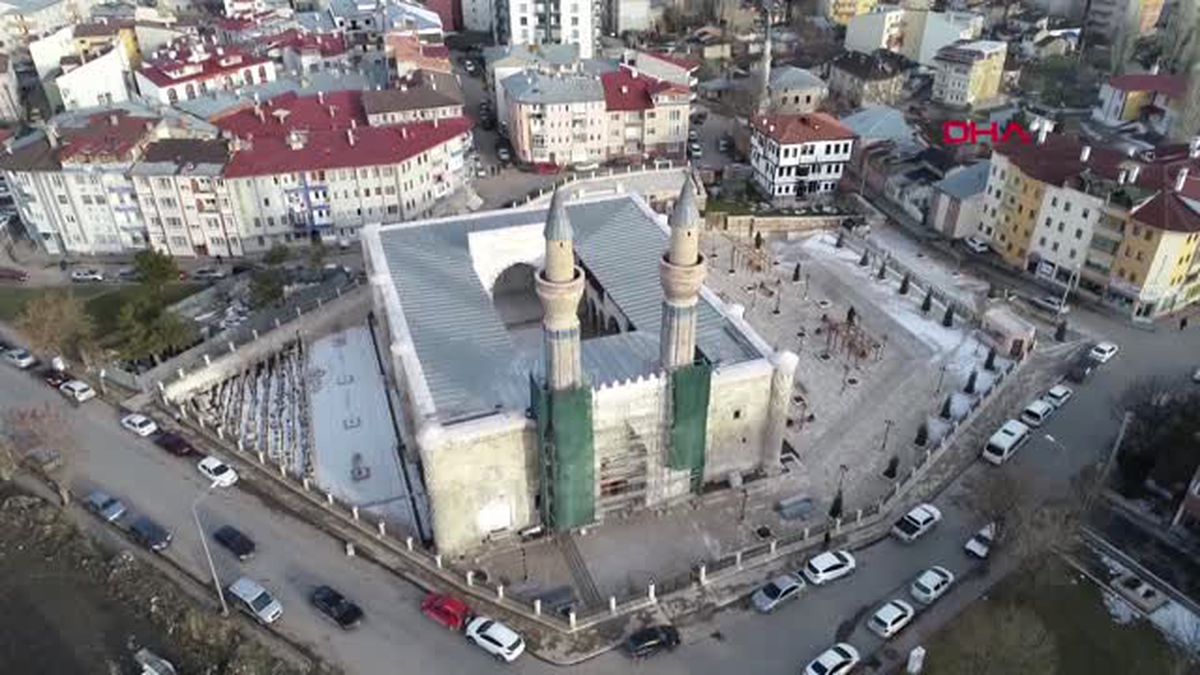 Sivas Selçuklu Eseri Gök Medrese'de Fore Kazık Benzeri Mimari Uygulanmış