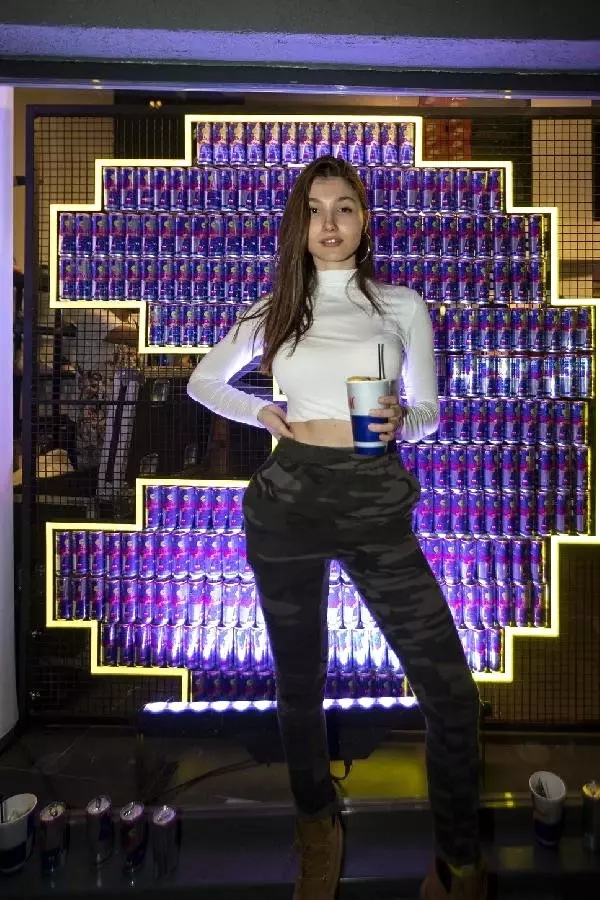 Ece Yaşar ve İlayda Akdoğan Red Bull Retro Oyun Gecesi'ndeydi