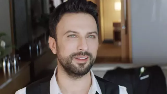 Engin Altan Düzyatan ve Tarkan Gibi İsimler Ara Güler'in Kitabını Almak İçin Yarışa Girdi Engin Altan Düzyatan ve Tarkan Gibi İsimler Ara Güler'in Kitabını Almak İçin Yarışa Girdi